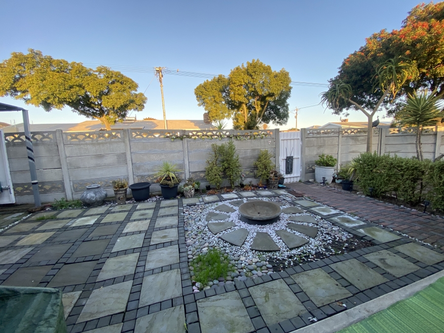 To Let 2 Bedroom Property for Rent in Monte Vista Western Cape